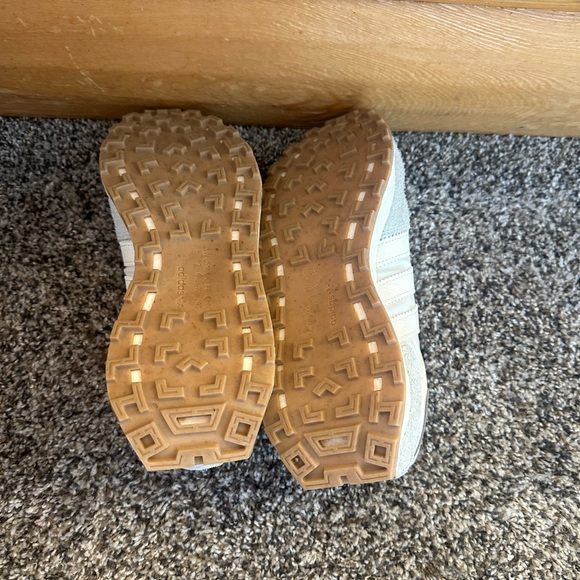Women’s adidas shoes, size 8 in excellent condition - Picture 2 of 5
